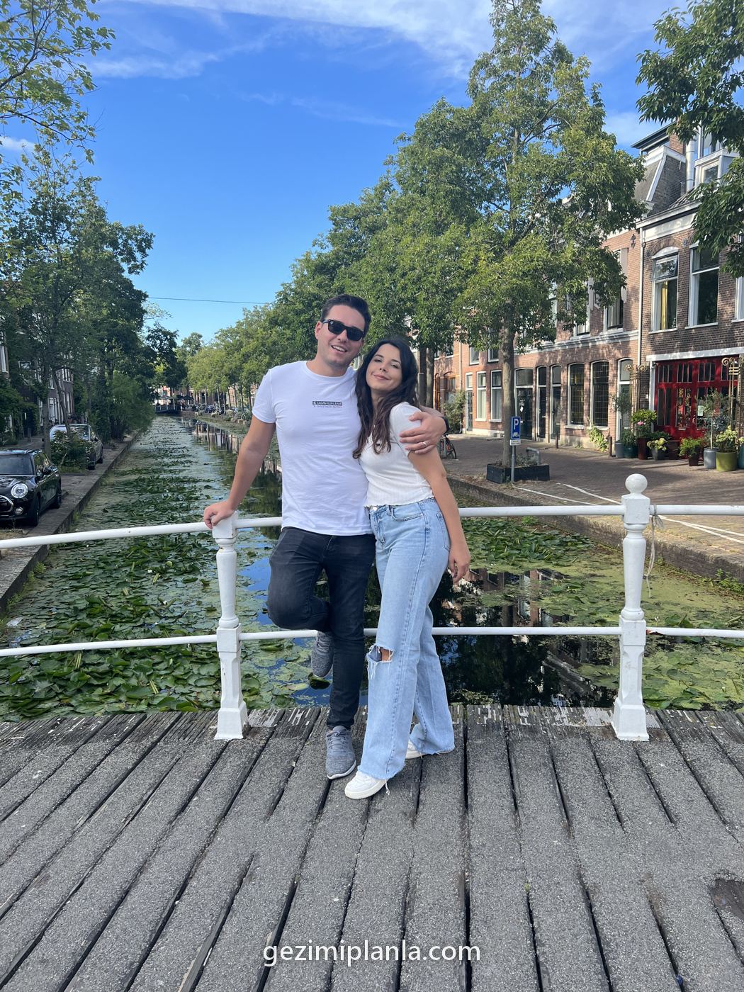 Delft'te ahsap kopru ve kanal evleri