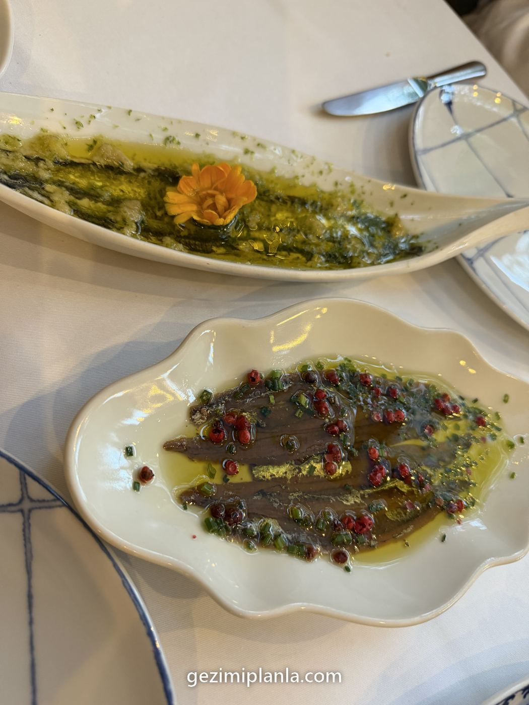 Kıyıda öğle yemeği