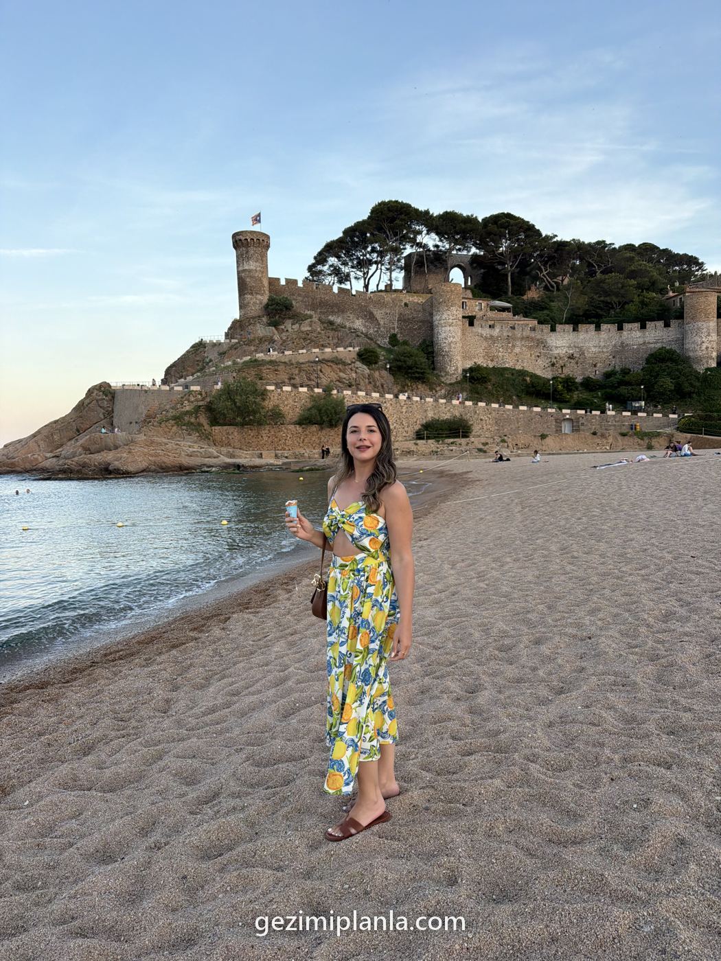 Tossa de Mar'da kumsaldan kale surları