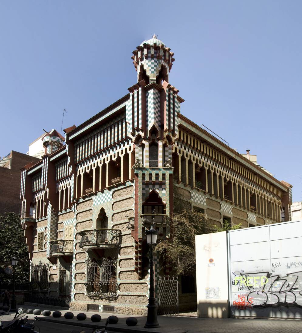 Casa Vicens'in çini kaplı cephesi