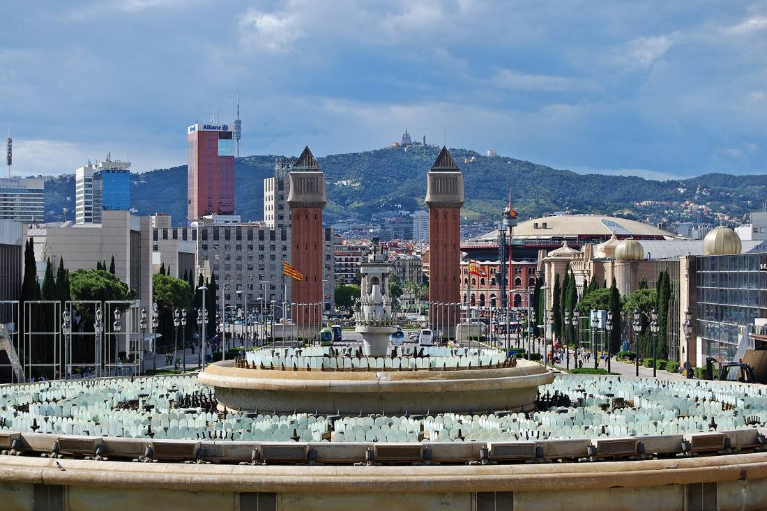 Plaça d'Espanya ve Sihirli Çeşme