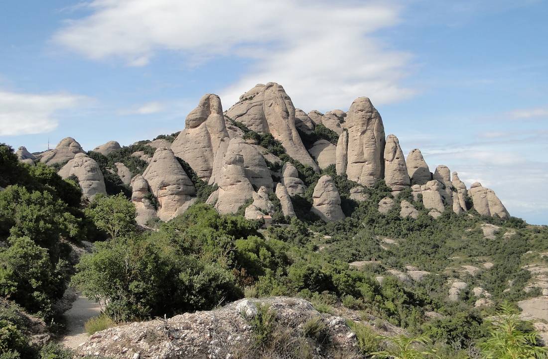 Montserrat'ın testere biçimli kayaları