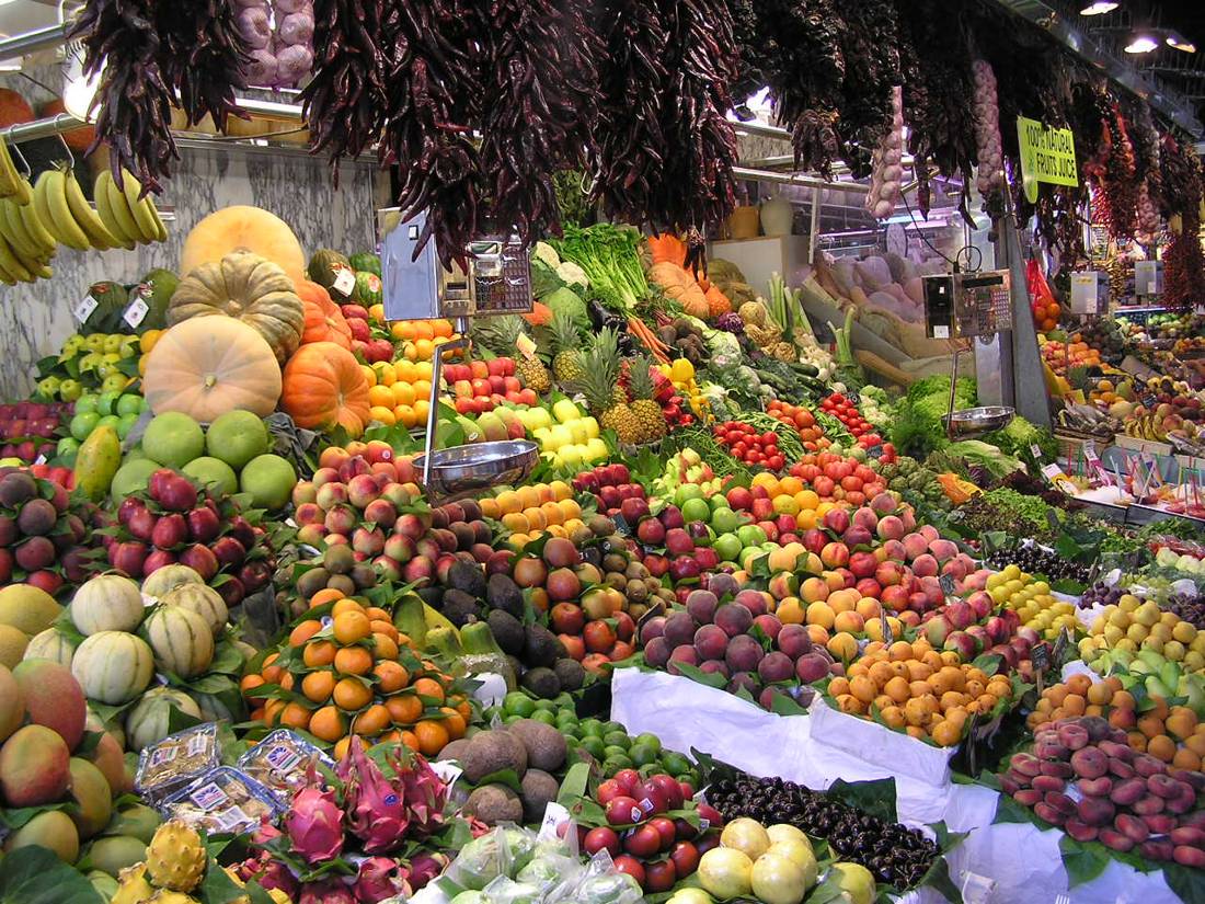 Boqueria'da meyve tezgâhı