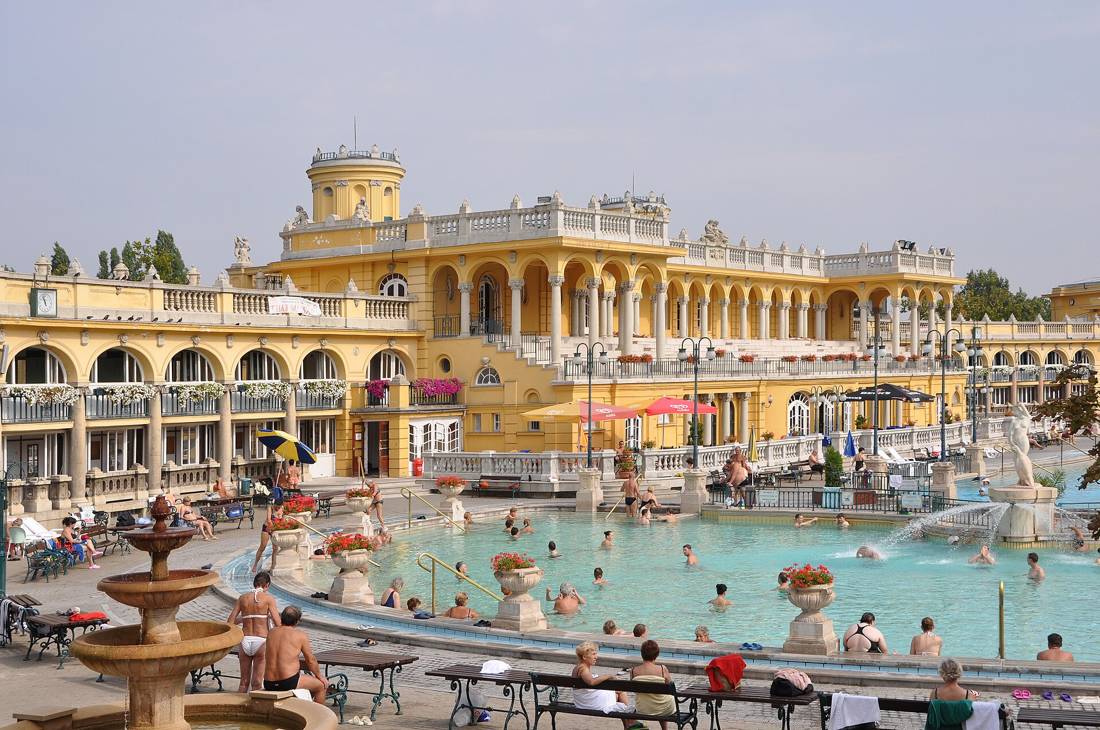 Széchenyi Kaplıcası'nın açık havuzları