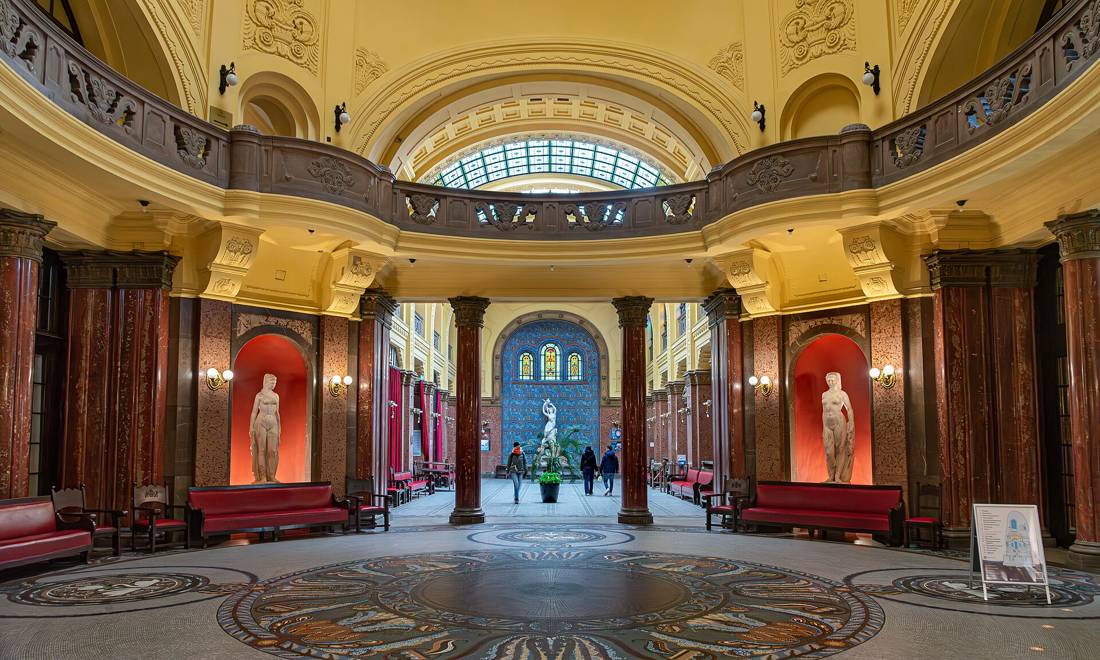 Gellért Kaplıcası'nın art nouveau iç mekânı