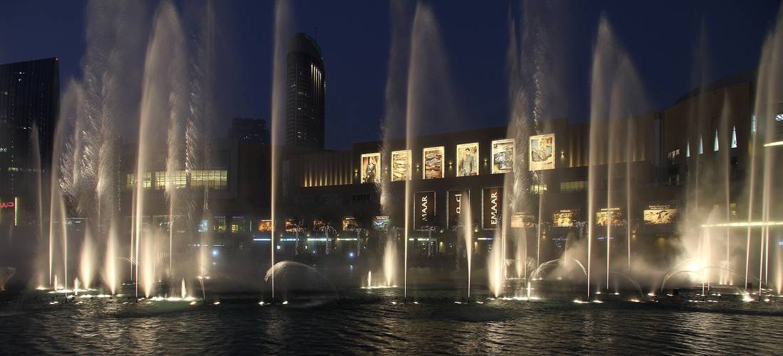 Akşam gösterisinde Dubai Fıskiyeleri
