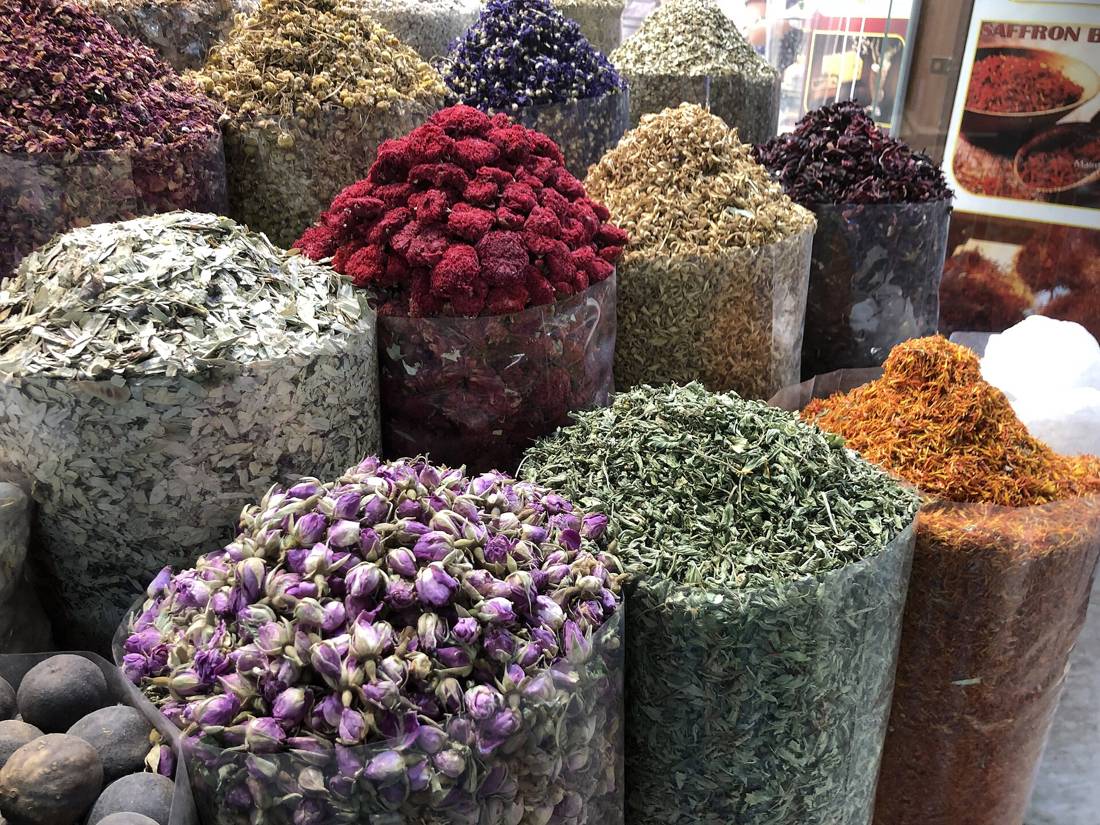 Baharat Çarşısı'nda çuvallar