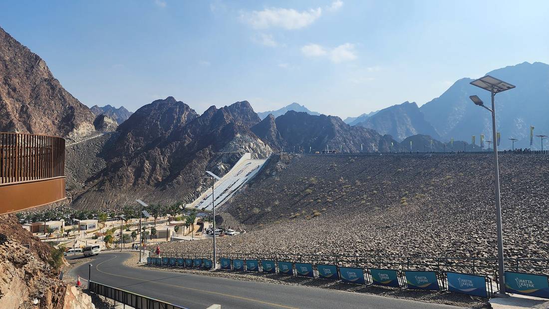 Hatta Barajı'nın taş seddi