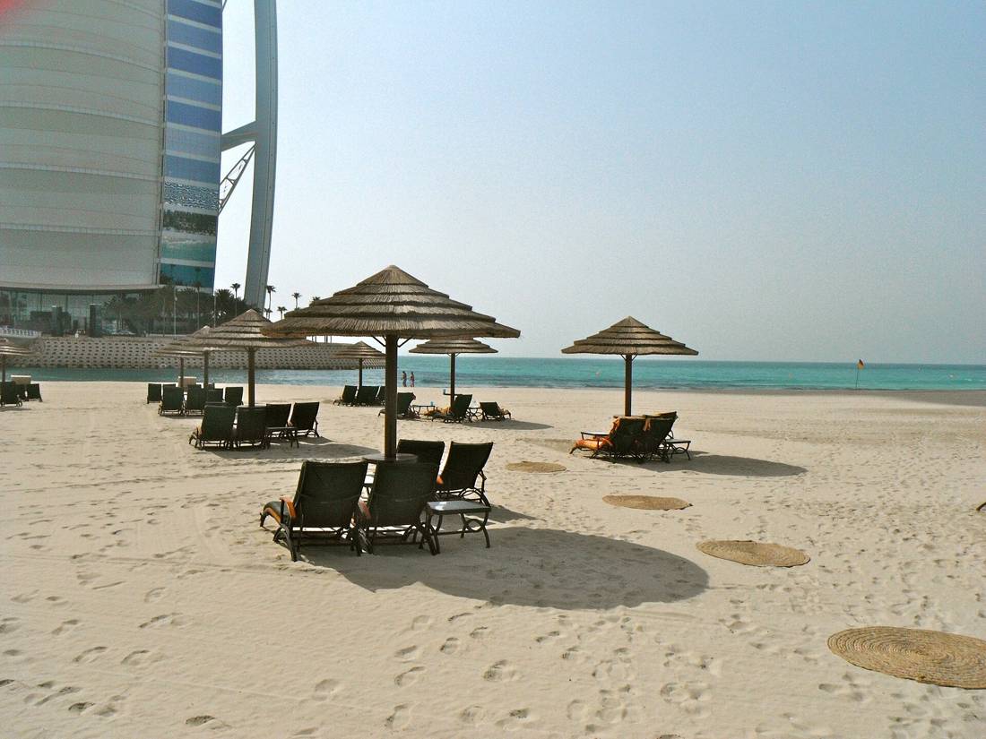 Burj Al Arab önünde boş plaj