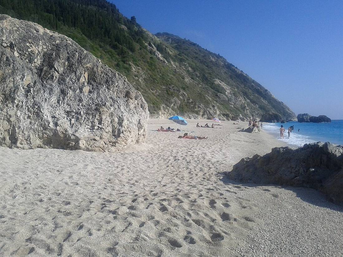 Megali Petra plajında kayalar