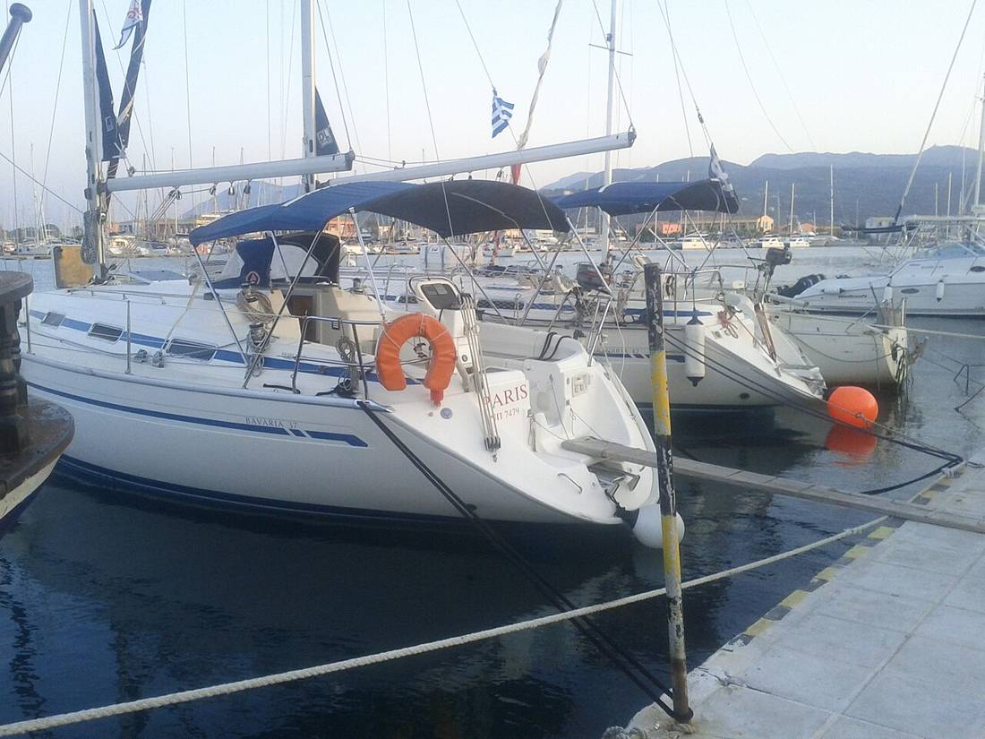 Preveza marinasında yelkenliler
