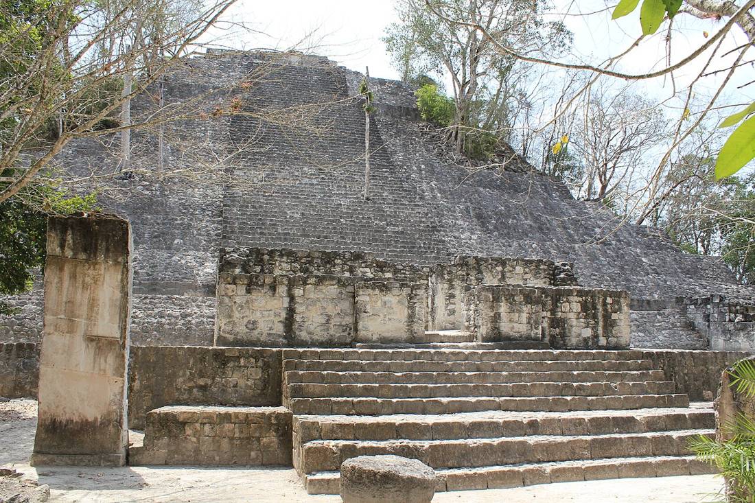 Calakmul'da piramit