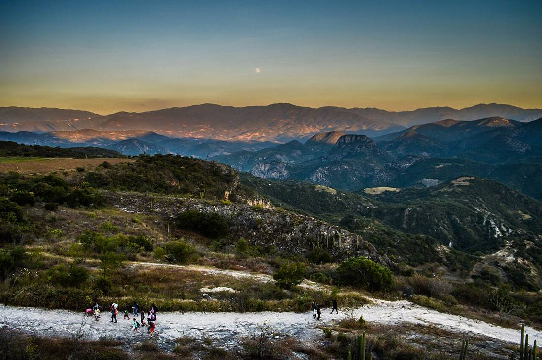 Hierve el Agua'da doğal havuzlar ve vadi
