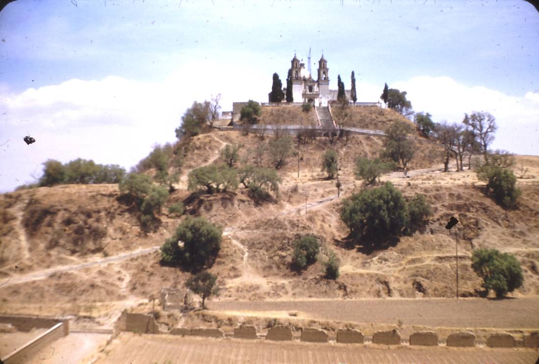 Cholula'da piramidin üstündeki kilise