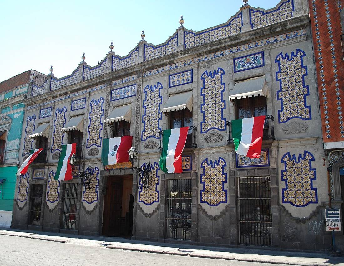 Puebla'da çini kaplı cephe