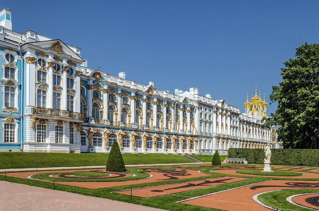 Tsarskoye Selo'da mavi-beyaz Katerina Sarayı