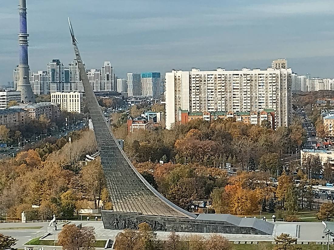 Yukarıdan Uzayı Fethedenler Anıtı