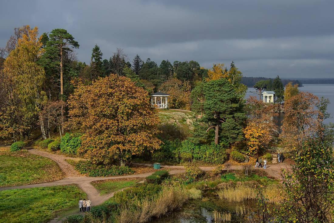 Monrepos Parkı'nda sonbahar