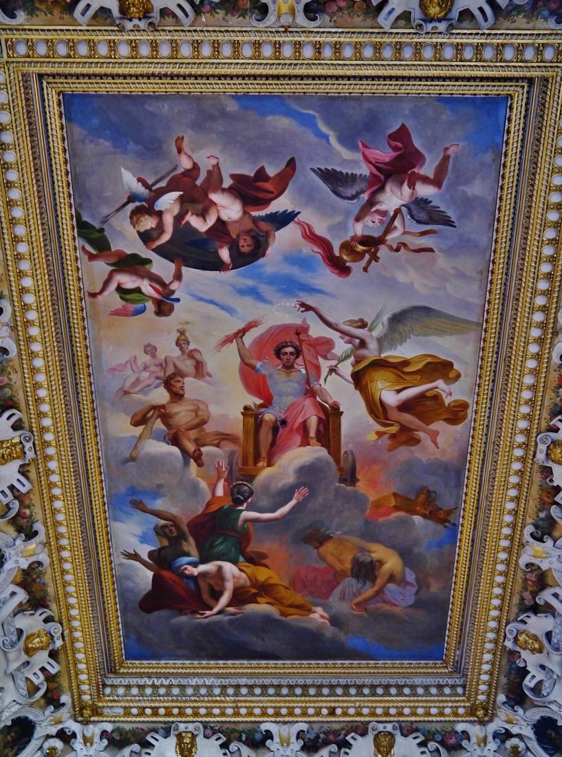 Sarayın tavan freskleri