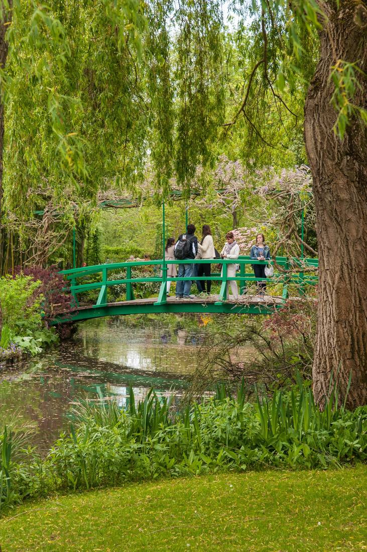 Monet'nin bahçesindeki Japon köprüsü