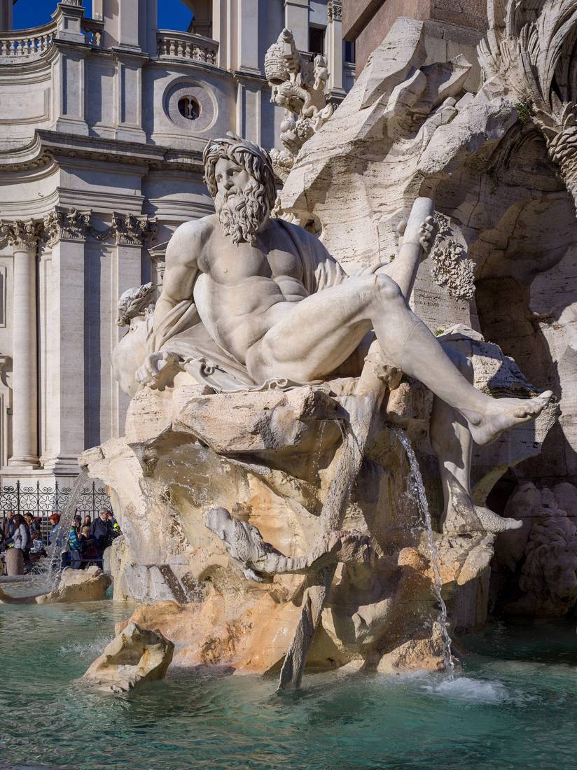 Piazza Navona'da Dört Nehir Çeşmesi