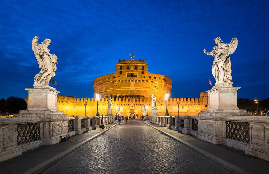 Castel Sant'Angelo ve köprüsü gece