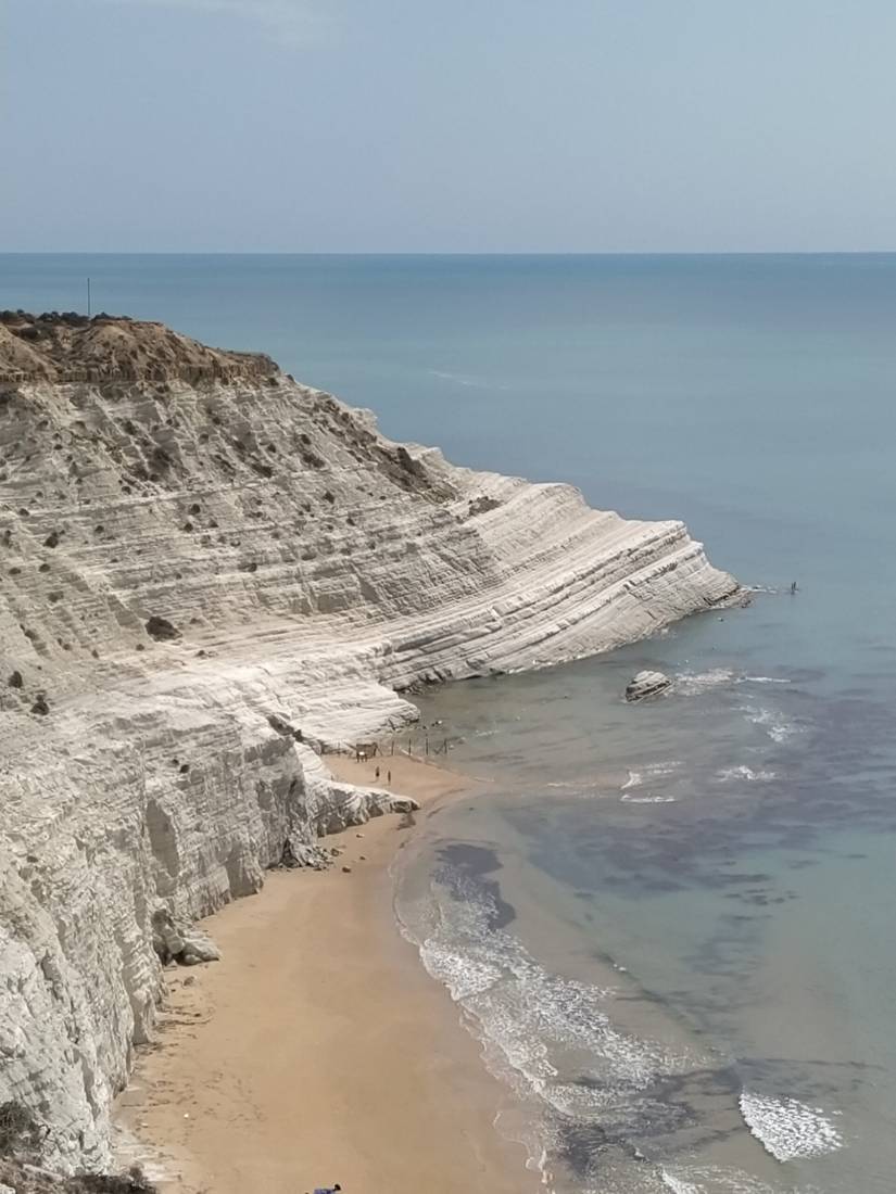 Beyaz kayalık ve deniz