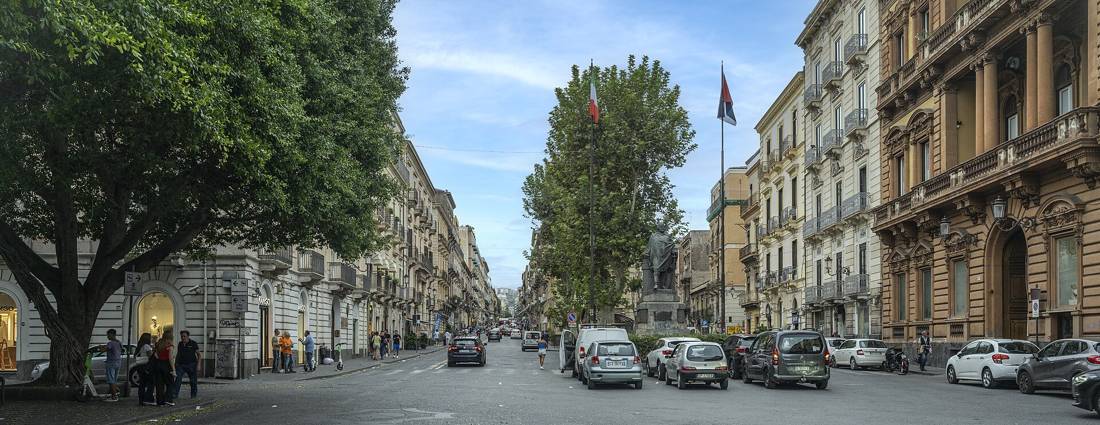 Via Etnea boyunca cadde
