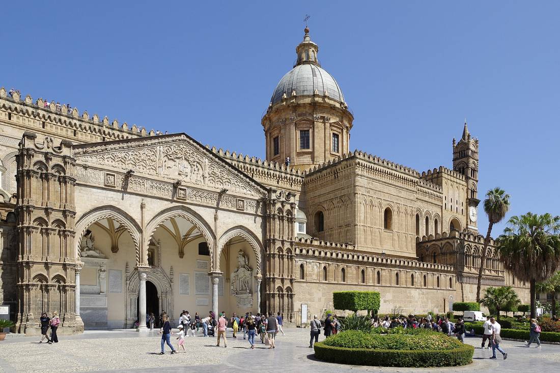 Palermo Katedrali'nin cephesi