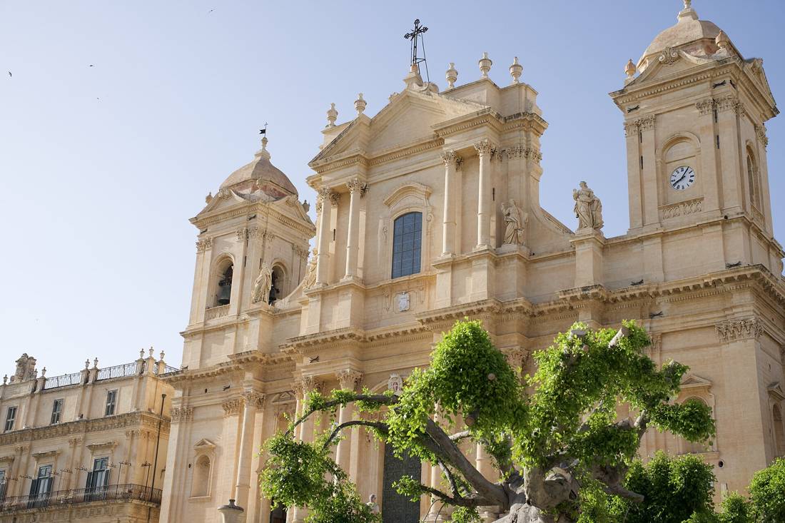 Noto'da barok kilise cephesi