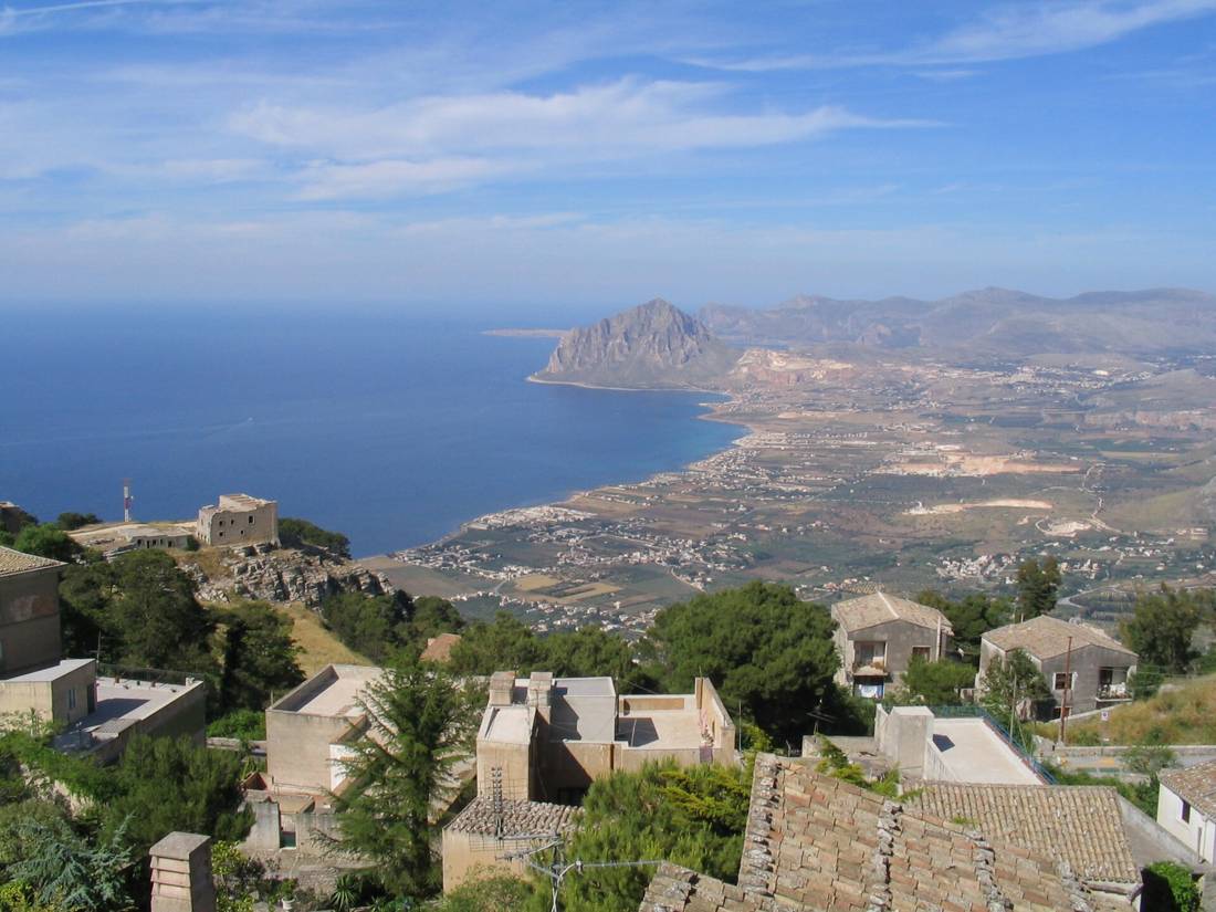 Erice'den kıyı ve deniz manzarası