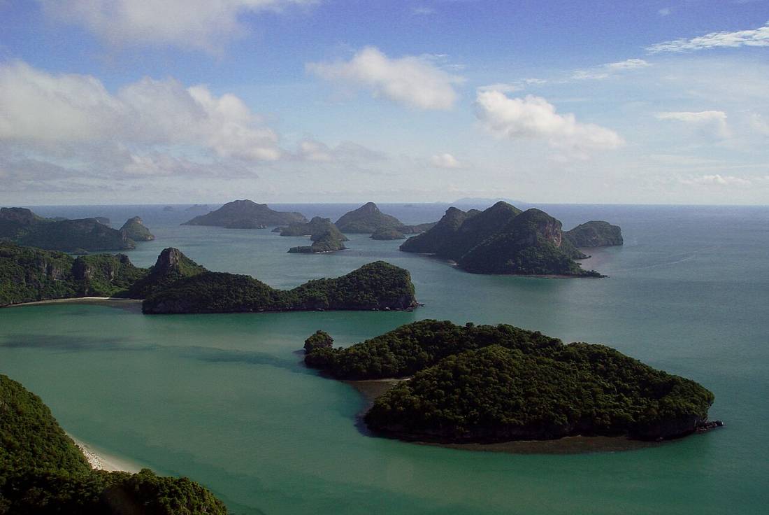 Koh Nang Yuan'ın kum şeridiyle birleşen üç adası
