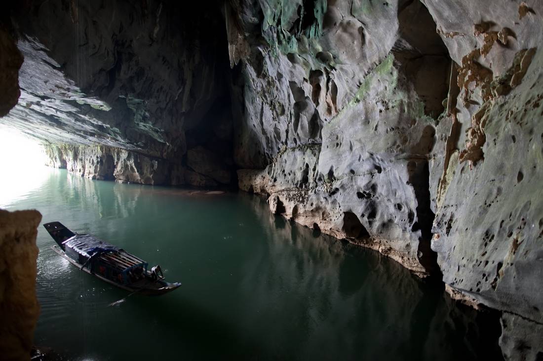 Phong Nha Mağarası girişi