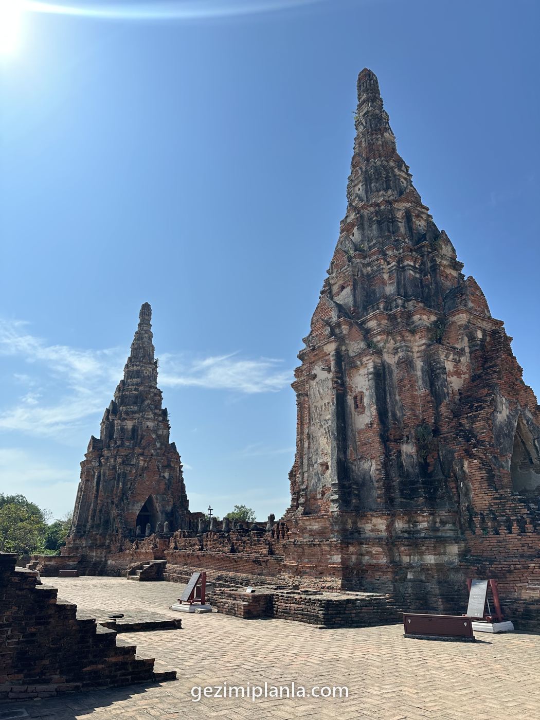 Wat Chaiwatthanaram'ın Khmer tarzı kulesi