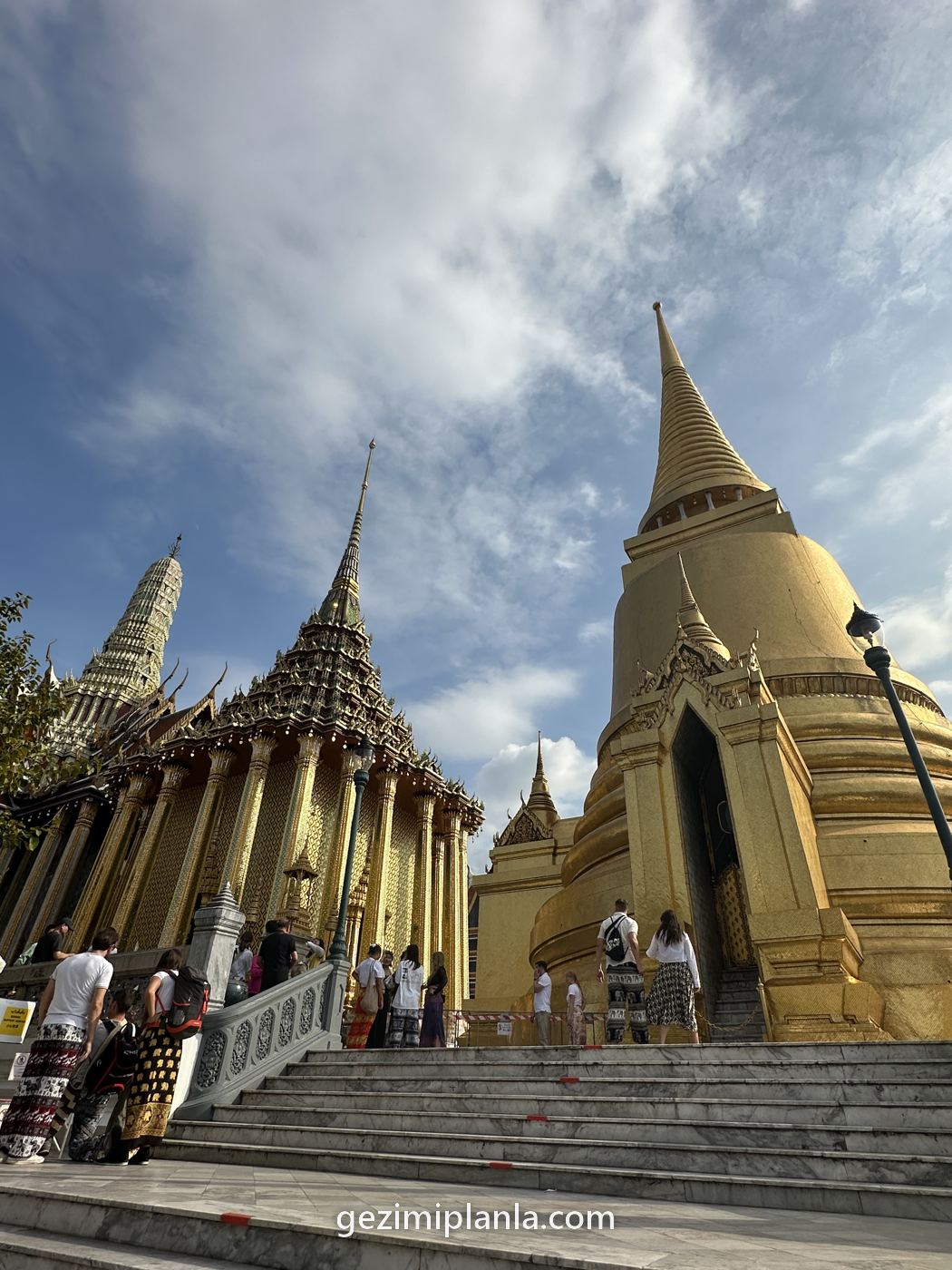 Bangkok Büyük Saray'da altın chedi
