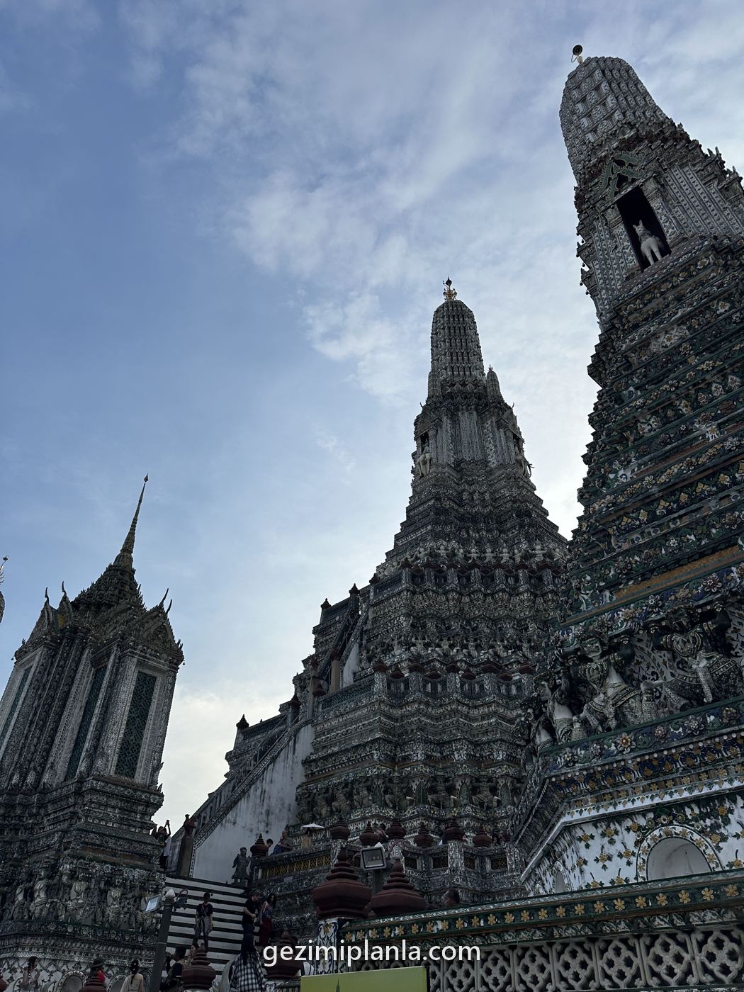 Wat Arun'un porselen kaplı kulesi