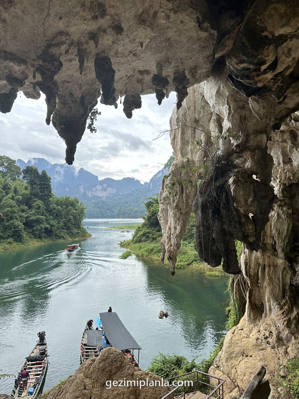Khao Sok'ta mağara girişi
