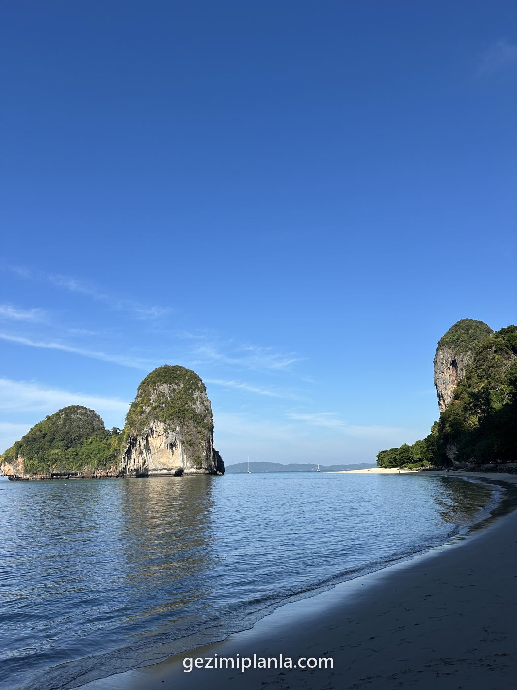 Railay sahilinden adalar ve deniz