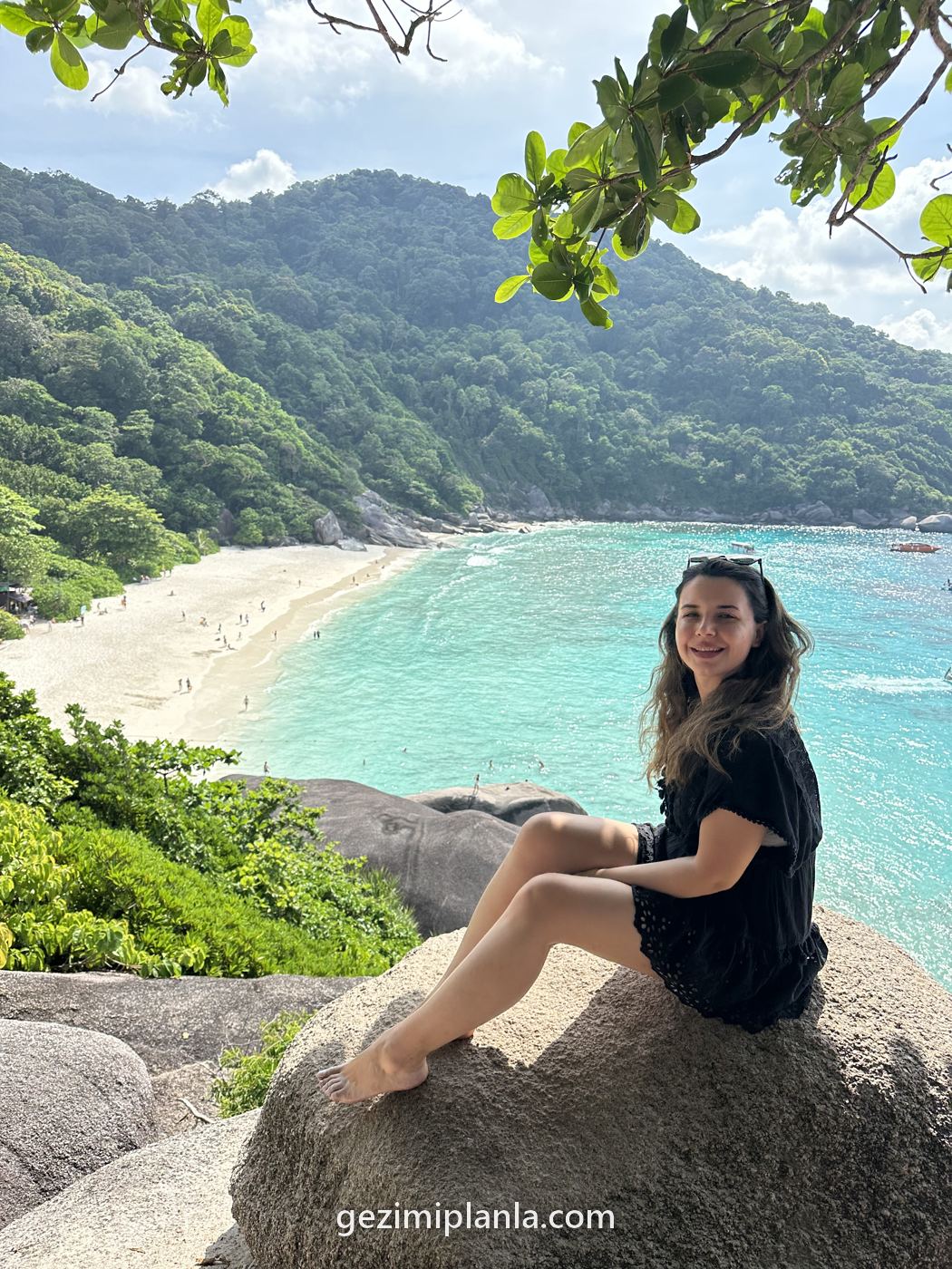 Similan'da beyaz kumlu koy